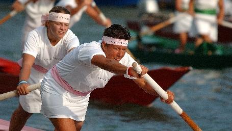 vogatrici in Regata Storica a Venezia (foto: Mario Fletzer)